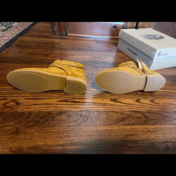 Brand new Camel Suede Hushpuppies Boots In the Box - Size 8.5 - Picture 5 of 6